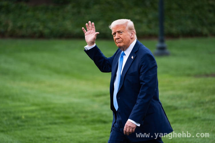 美国威胁轰炸伊朗，伊方回应引关注，特朗普对伊强硬，美伊核谈判路在何方？