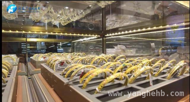 国内黄金饰品价创新高，市场风云变幻几何？，国际黄金突破3100美元，后市走向何方？