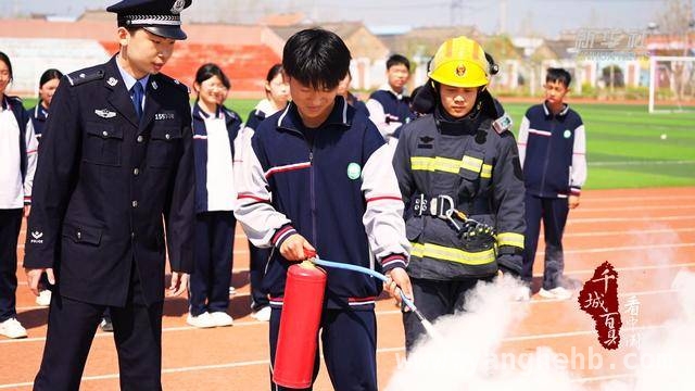 成武县公安局携手消防，职业中专学生开启安全知识学习之旅