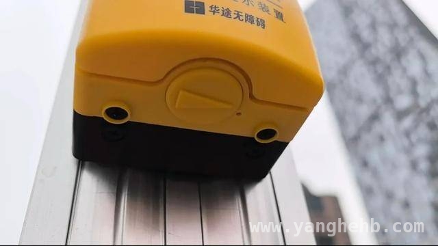智能过街音响在烟台试点，让特殊群体过街不再难 烟台试点智能过街音响，为视障及老人出行保驾护航