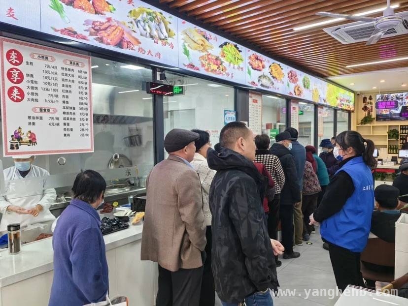 青浦区朱家角东大门长者食堂：打造老人幸福就餐新港湾，朱家角东大门长者食堂营业，养老服务再升级