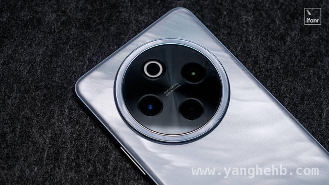 vivo Y300 Pro：续航充电双强，轻薄性能兼备的神机来袭！