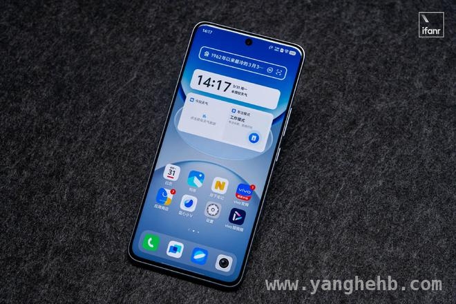 vivo Y300 Pro：续航充电双强，轻薄性能兼备的神机来袭！