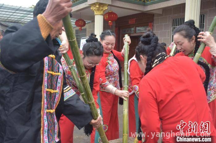 走进宜黄何坊畲族村“三月三”：民俗盛宴，开启幸福新篇 宜黄何坊畲村“三月三”：打糍粑、舞龙，共筑民族团结之梦