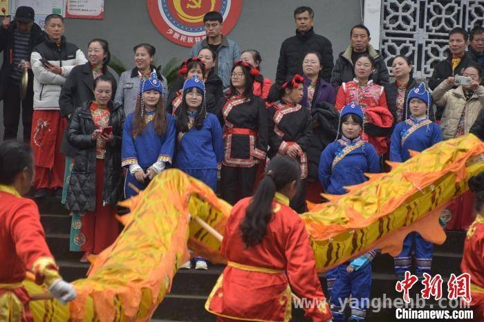 走进宜黄何坊畲族村“三月三”：民俗盛宴，开启幸福新篇 宜黄何坊畲村“三月三”：打糍粑、舞龙，共筑民族团结之梦