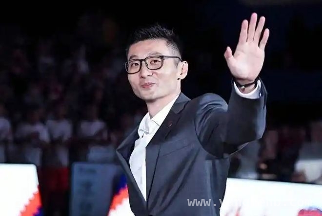 刘炜临危受命执教新疆，季后赛之旅能否创造奇迹？，刘炜执教新疆首赛季，常规赛出色表现季后赛值得期待