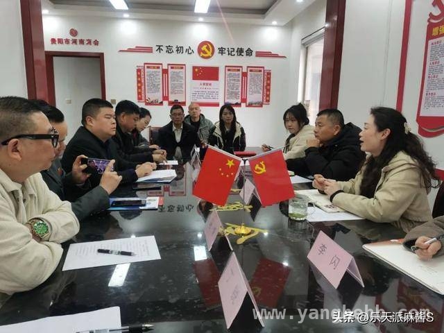 南明区组织商会座谈会，推动民营经济健康发展，南明区“暖春行动”座谈会，为商会发展指明新方向