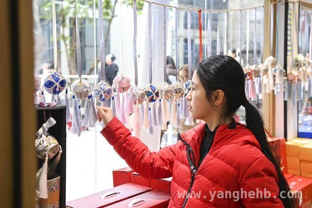 从广西“三月三”看绣球文化的传承与发展