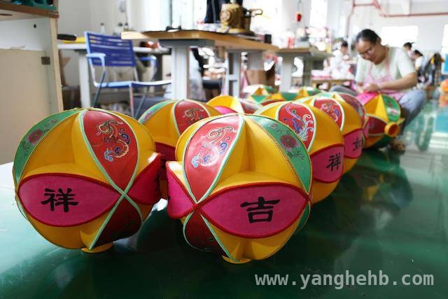 从广西“三月三”看绣球文化的传承与发展