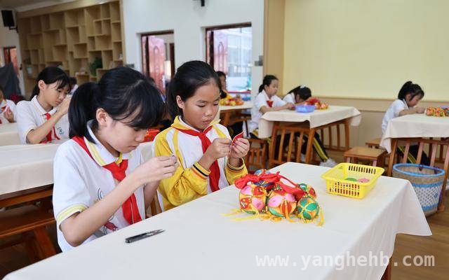 从广西“三月三”看绣球文化的传承与发展