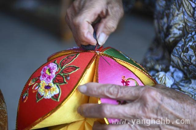 从广西“三月三”看绣球文化的传承与发展