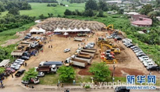 喀经济首都杜阿拉，中交一公局河堤路项目开启建设新篇，中交一公局承建喀麦隆杜阿拉河堤路项目开工，缓解当地拥堵
