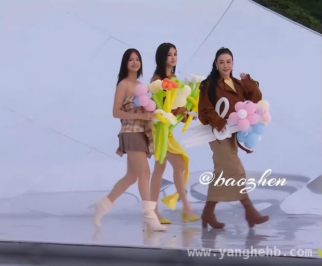 钟丽缇三女同框，未来娱乐圈新星要崛起？ 55岁钟丽缇携三女惊艳亮相，这颜值组合绝了！