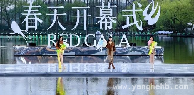 钟丽缇三女同框，未来娱乐圈新星要崛起？ 55岁钟丽缇携三女惊艳亮相，这颜值组合绝了！