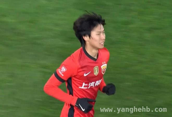 中超“05后”崭露头角，为国足年轻化注入强心剂，“05后”风暴来袭，中超联赛开启年轻化新时代