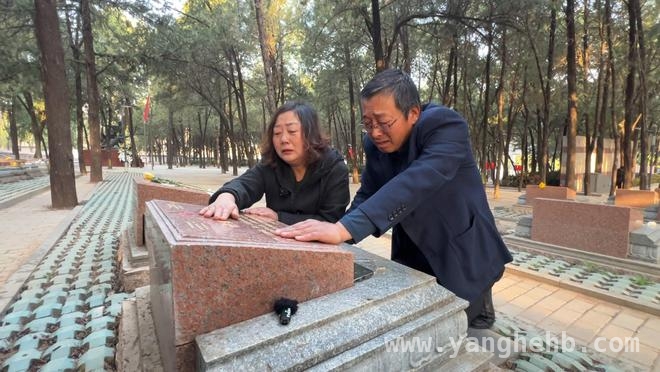 77年寻亲终圆梦，烈士后人终见姥爷墓碑，77载寻亲路，济南烈士陵园里的感人团聚