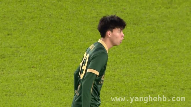 中超第四轮：布彭扎童磊传射建功，浙江队3 - 0轻取深圳，浙江队4轮不败，3 - 0战胜深圳新鹏城，展现强队风范