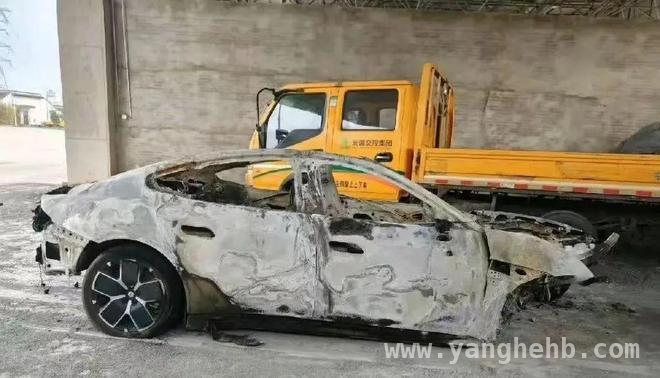 德上高速小米SU7事故，智能驾驶系统能否“过关”？，4月1日曝光：小米SU7高速事故详情揭秘