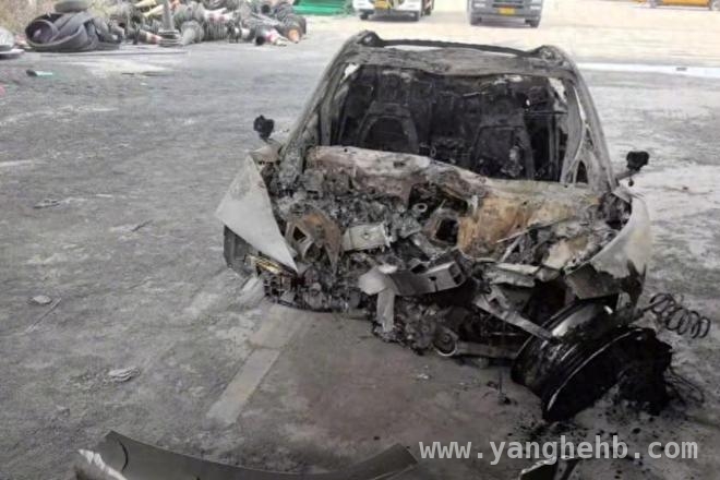 小米SU7爆燃事件：舆论漩涡中的真相探寻，探秘小米SU7爆燃事故，伤亡原因与质疑全解析