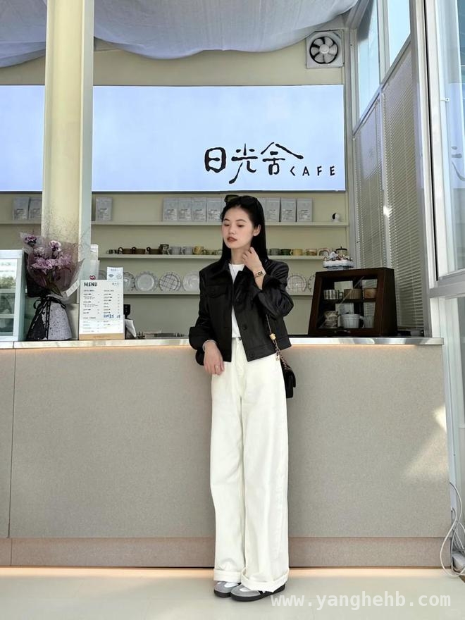 春季必备：短外套和阔腿裤打造百变风格