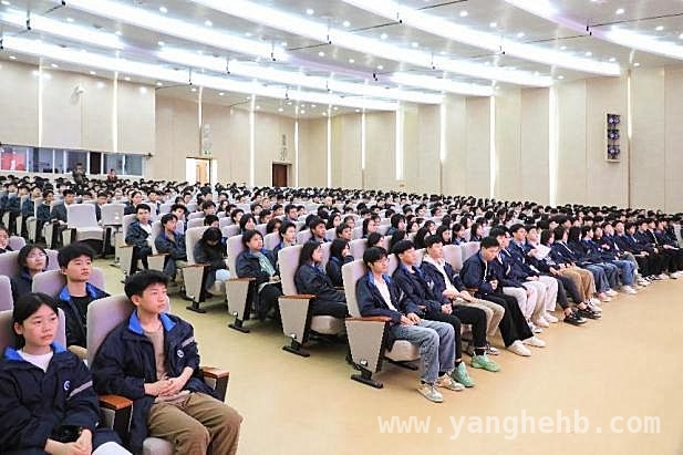 重庆多部门携手走进学院，多元化普及轨道安全知识，重庆工信职业学院迎来轨道安全知识盛宴，守护师生出行安全