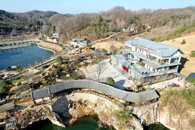浉河“信阳小院”：以茶为媒，开启乡村旅游新征程，浉河“信阳小院”：茶旅融合激活乡村经济新活力