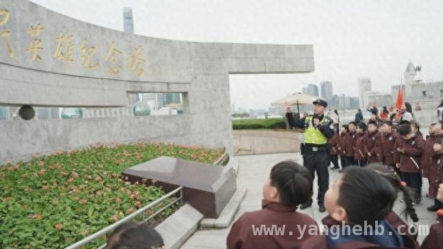 警校同行，黄浦清明祭英烈活动燃动爱国情怀