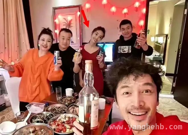 胡歌“二胎”冲上热搜，九华山游玩背后真相几何？