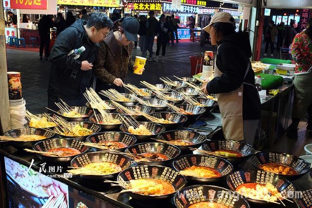 塔湾兴顺夜市开业，多样美食为沈阳夜经济添新彩 沈阳塔湾兴顺夜市重启，百种美食助力夜经济腾飞