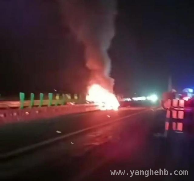 从小米SU7爆燃事故看新能源汽车安全隐忧，小米SU7爆燃事故发酵，股价市值双双受挫