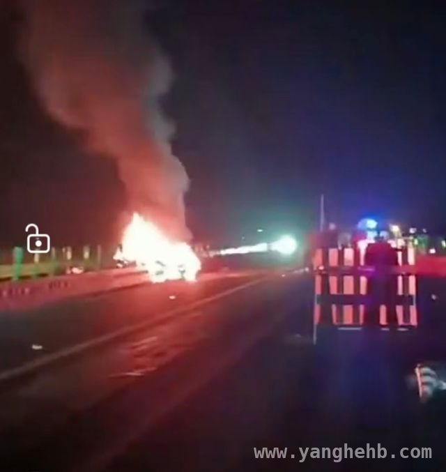 从小米SU7爆燃事故看新能源汽车安全隐忧，小米SU7爆燃事故发酵，股价市值双双受挫