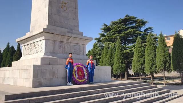 “清明祭英烈”活动在梅东路小学展开，点燃少年爱国热情，安阳市梅东路小学清明祭英烈，传承红色基因