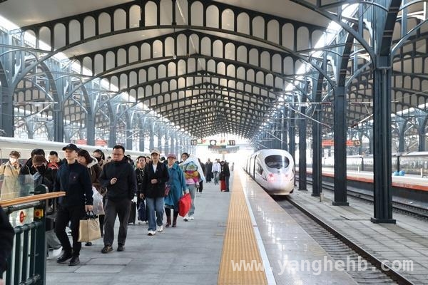 哈铁清明假期预计送客158万，运力安排大揭秘，2025清明假期哈铁预计发送旅客158万，多举措保障出行
