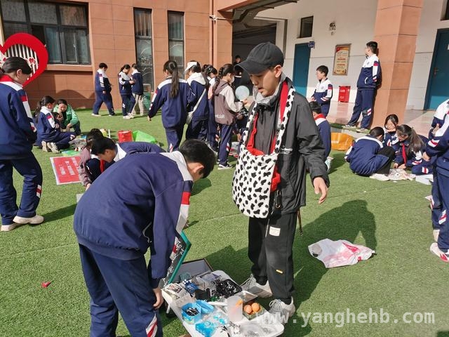 4月3日济源实小六年级跳蚤市场，让知识在交易中绽放