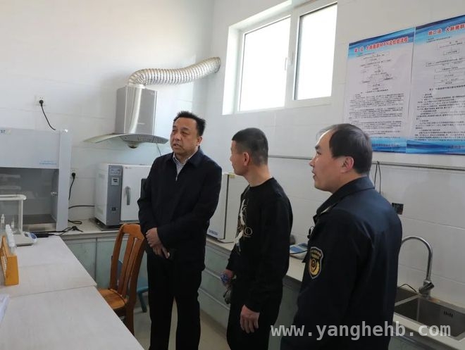 滨城区市场监管局深入大桶水企业，强调食品安全责任，4月滨城区市监局督导大桶水生产，为企业发展保驾护航