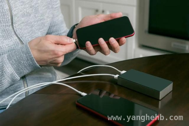 揭秘手机充电的“正确姿势”，解锁手机充电的正确打开方式