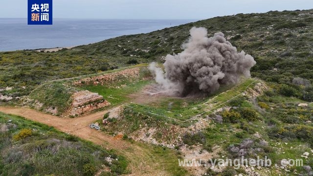 中国赴黎维和排爆小组：为联黎部队营区安全保驾护航，中国赴黎维和部队排爆小组成功销毁过期弹药，助力消除安全隐患