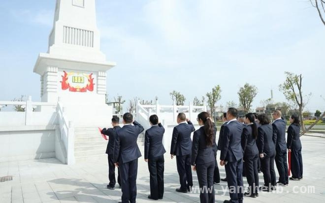江陵烟草党员清明祭英烈，传承红色精神 春风清明，江陵烟草党员缅怀先烈践使命