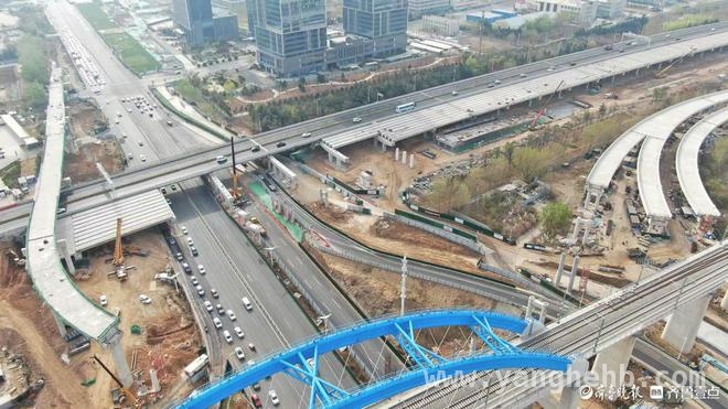 双向四变八，济南绕城高速改扩建开启交通新篇章，济南绕城高速邢村立交大变样，出行更便捷！