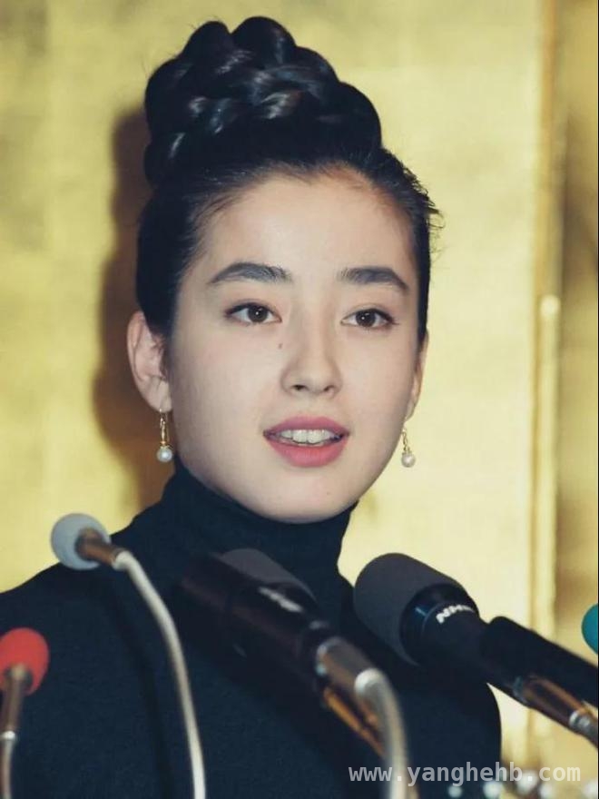 揭秘宫泽理惠：曲折爱情与演艺辉煌背后的坚韧人生 宫泽理惠：从坎坷人生到闪耀巅峰，她用爱与坚韧书写传奇