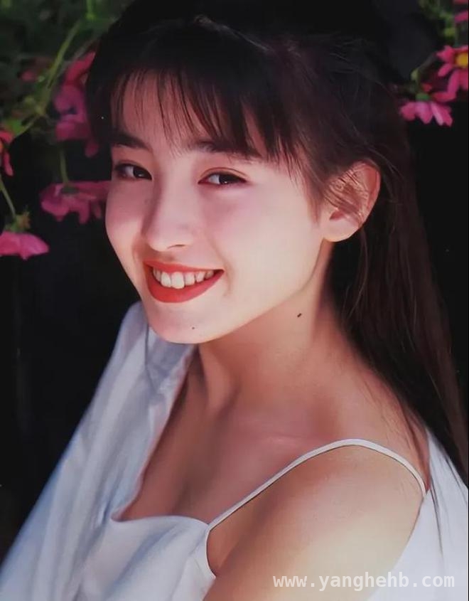 揭秘宫泽理惠：曲折爱情与演艺辉煌背后的坚韧人生 宫泽理惠：从坎坷人生到闪耀巅峰，她用爱与坚韧书写传奇