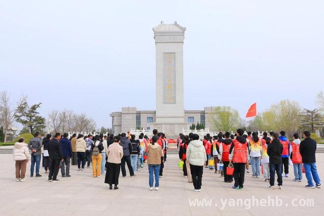 河口青年志愿者清明祭英烈，传承红色精神