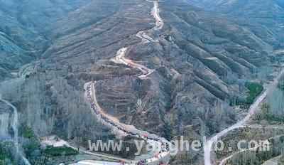 2000多名学生徒步108里，“行走思政课”镌刻信仰，徒步百里祭英烈，这堂“行走思政课”已坚持30年