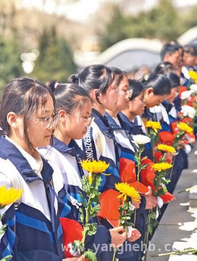 2000多名学生徒步108里，“行走思政课”镌刻信仰，徒步百里祭英烈，这堂“行走思政课”已坚持30年