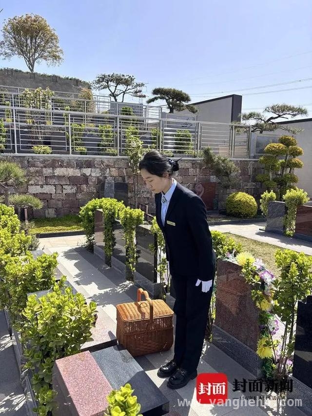 打破传统！00后女孩投身陵园工作，开启独特职业之旅 00后“代亲祭扫员”：在陵园中找到被需要的感觉