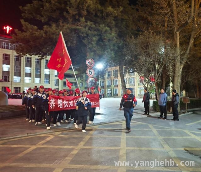 任山河烈士陵园前，“行走思政课”续写三十年传奇，“行走思政课”：学生在征程中接受革命精神洗礼