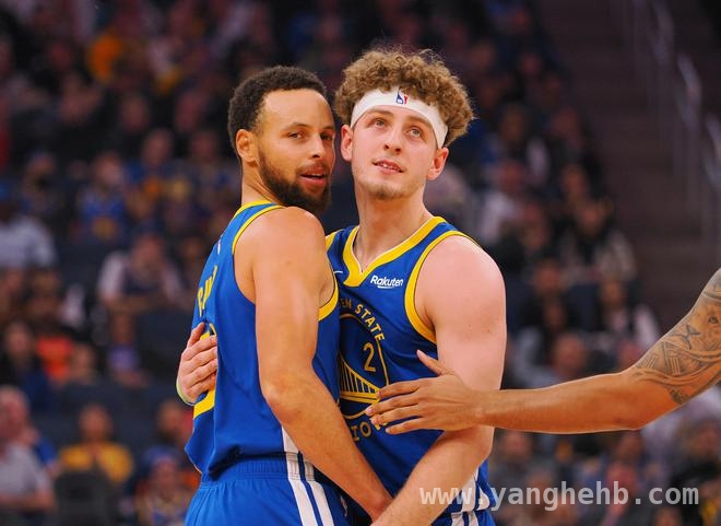 NBA赛场：库里肯定波杰姆斯基果断球风，库里盛赞波杰姆斯基，勇士新星成改变比赛关键