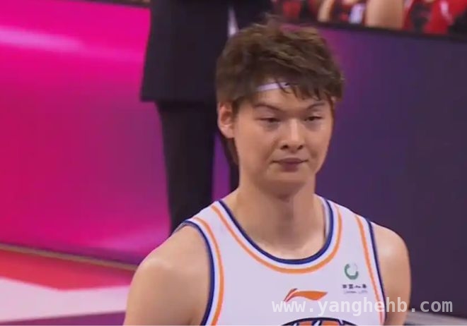 季后赛广东半场逆转上海，球员状态冰火两重天